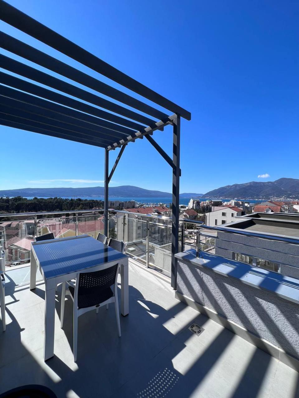 Apartment Penthouse For Your Summer Vacation Near Porto Montenrgro *